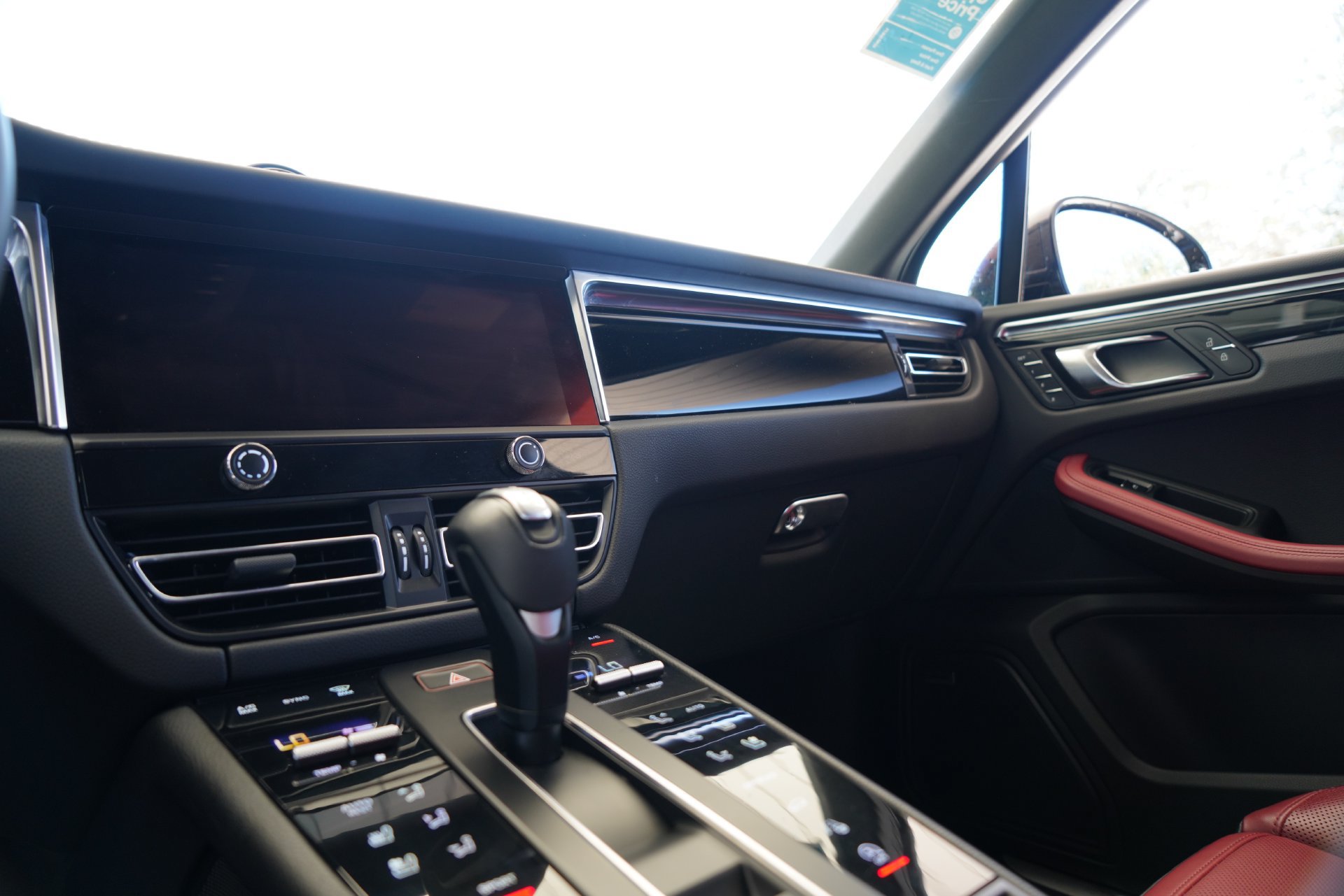Used 2024 Porsche Macan S AWD/4WD image 16