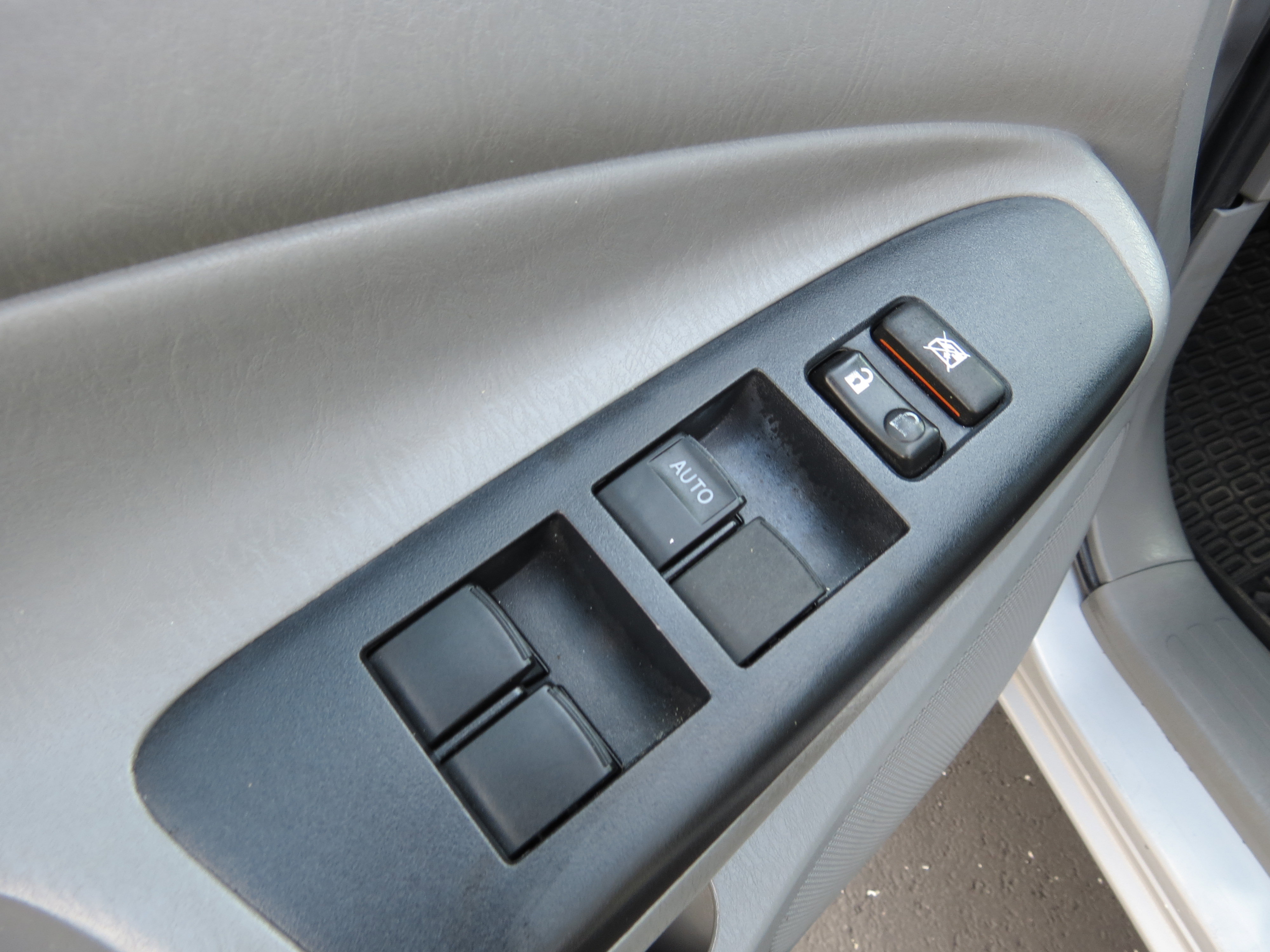 Used 2012 Toyota Tacoma PreRunner w/ TRD Off-Road Pkg RWD image 26