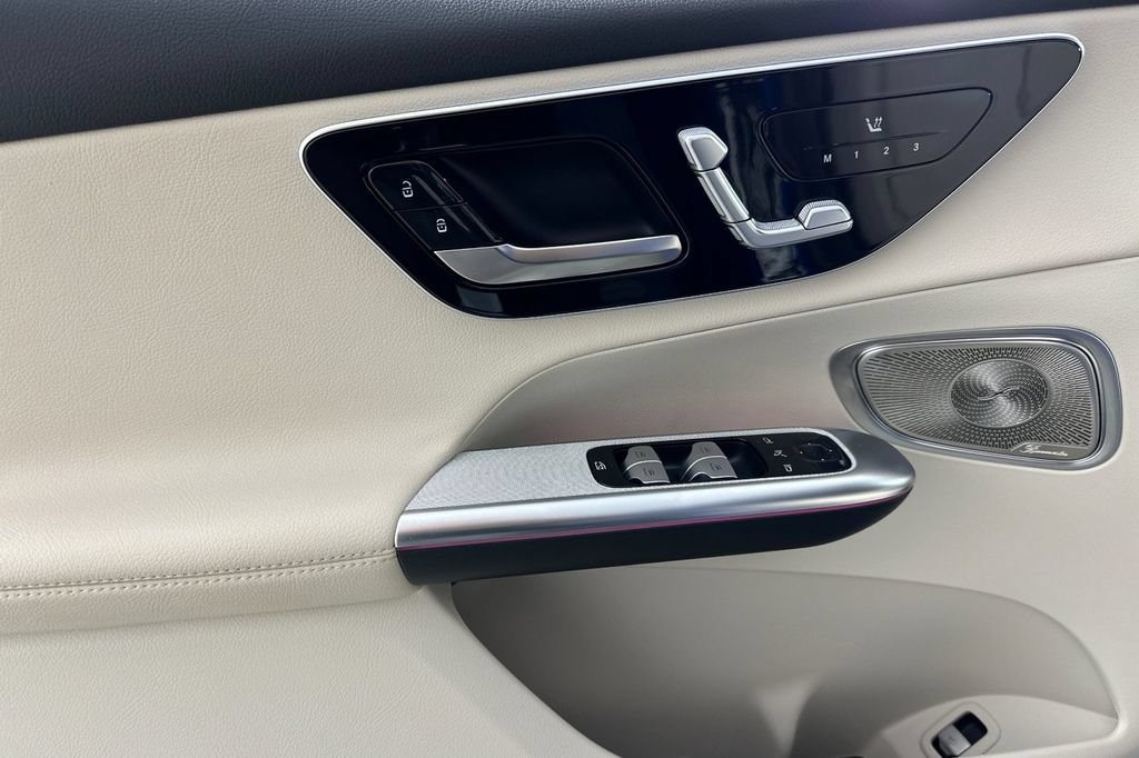 Certified 2025 Mercedes-Benz GLC 300 4MATIC image 14