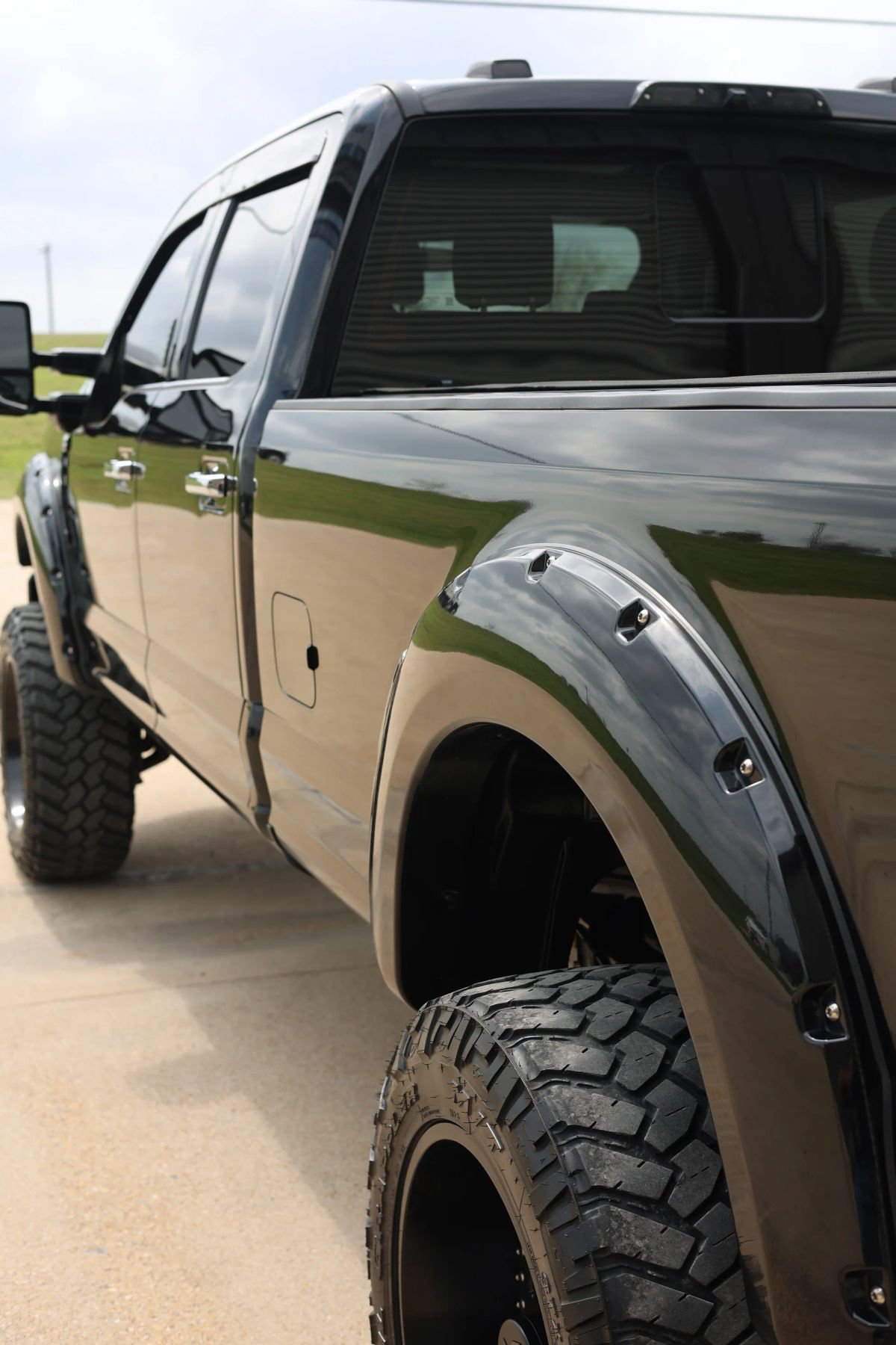 Used 2021 Ford F350 Platinum w/ FX4 Off-Road Package AWD/4WD image 6
