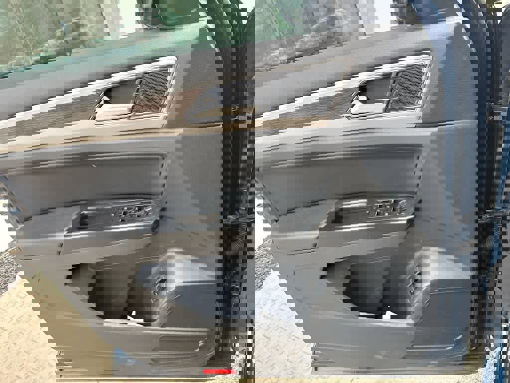 Used 2019 Volkswagen Atlas SE w/ Towing Package image 17