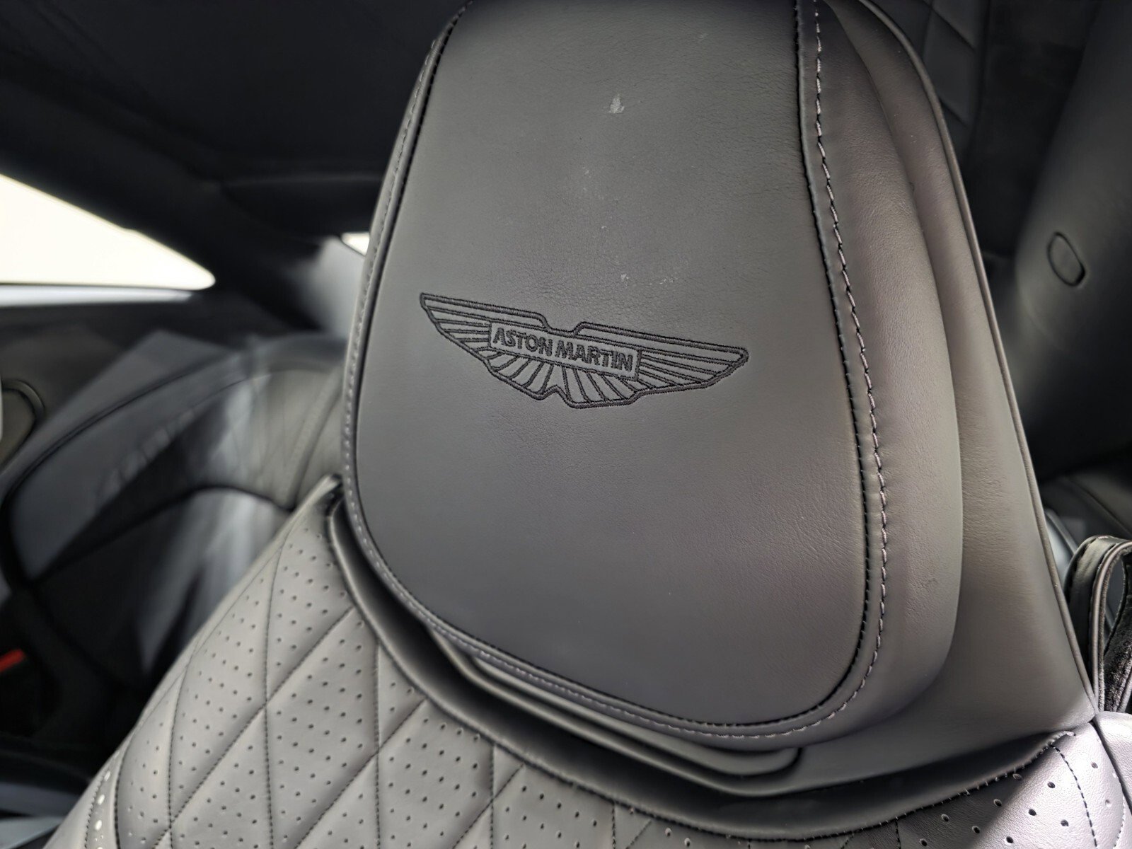 Used 2024 Aston Martin DB12 Coupe RWD image 5