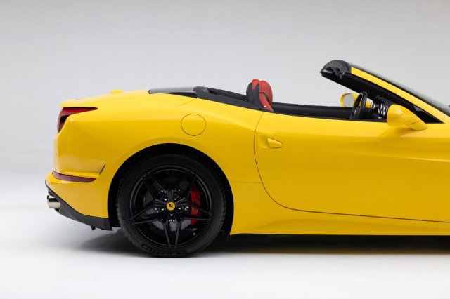 Used 2016 Ferrari California T image 37