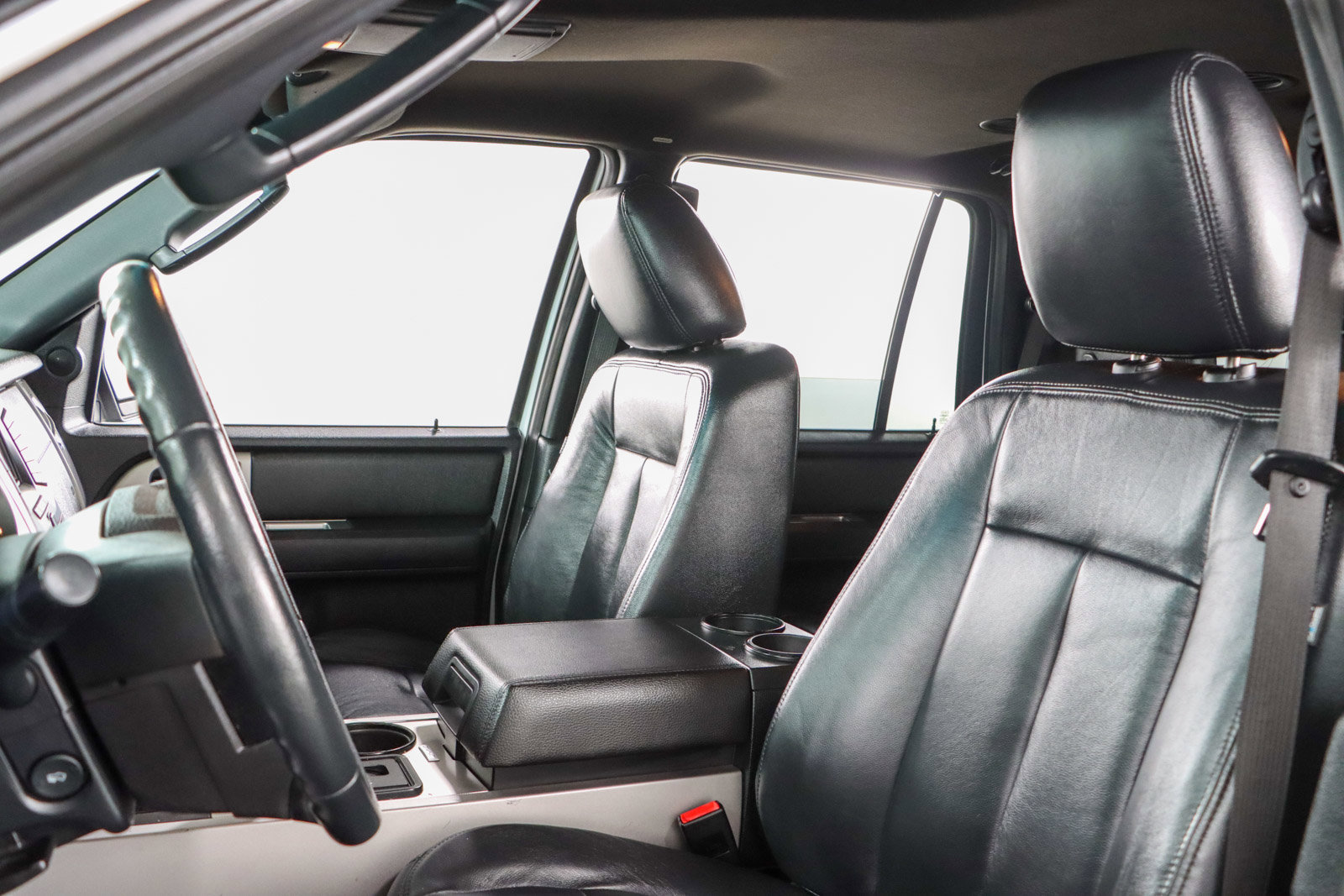 Used 2017 Ford Expedition XLT image 25