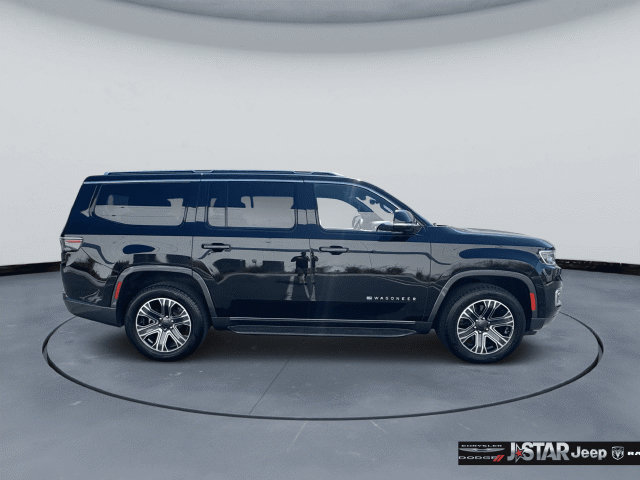 Used 2022 Jeep Wagoneer Series III AWD/4WD image 4