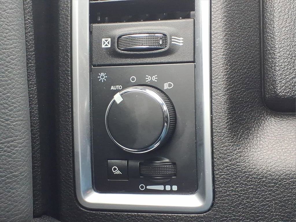 Used 2024 RAM 1500 Classic SLT image 27