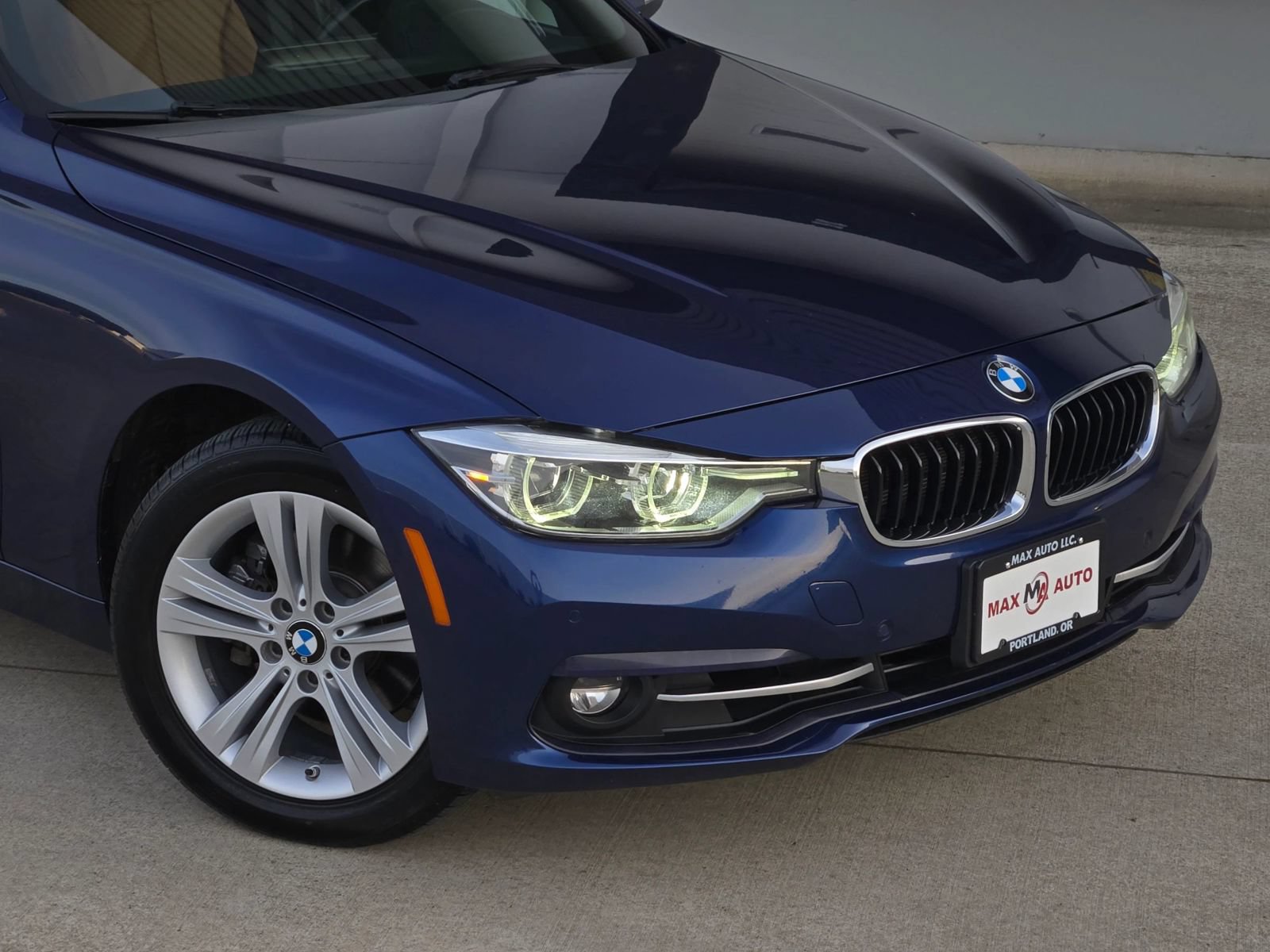 Used 2018 BMW 330i xDrive Sedan w/ Premium Package AWD/4WD image 40