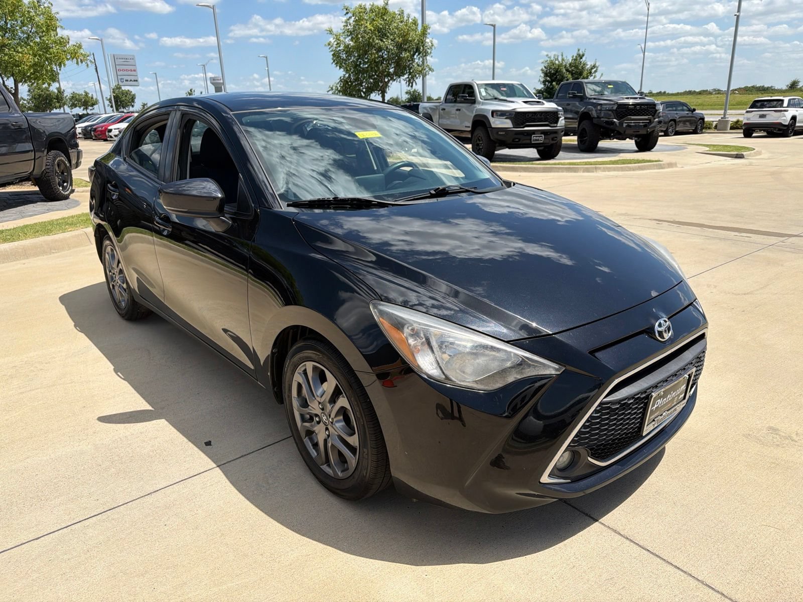 Used 2019 Toyota Yaris LE FWD image 7