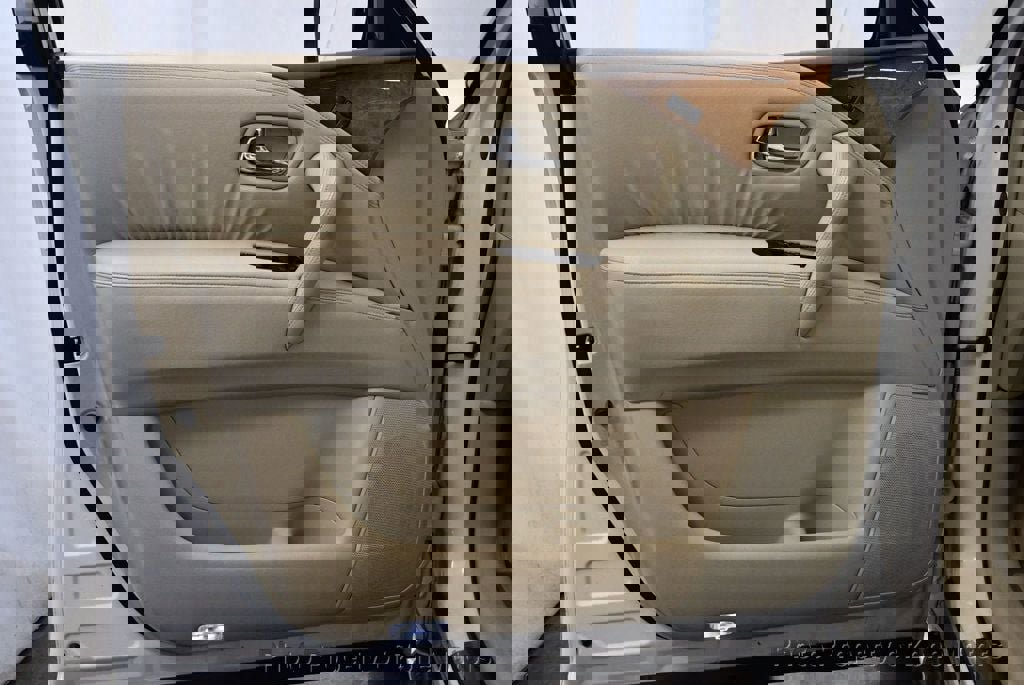 Used 2011 INFINITI QX56 4WD w/ Theater Pkg image 7