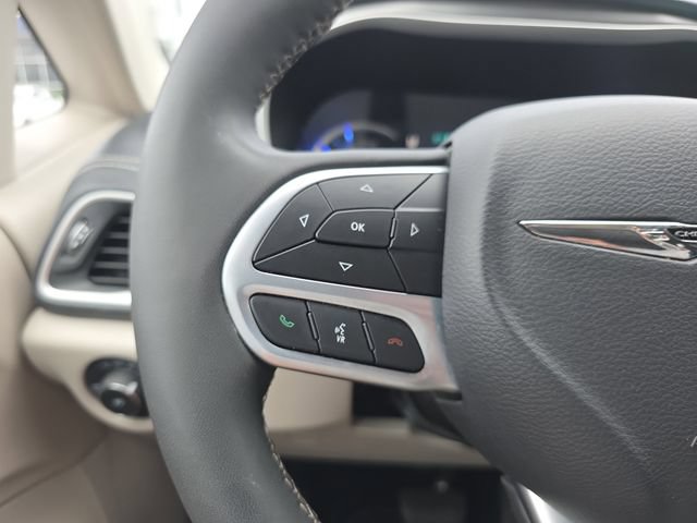 Used 2024 Chrysler Pacifica Limited FWD image 21