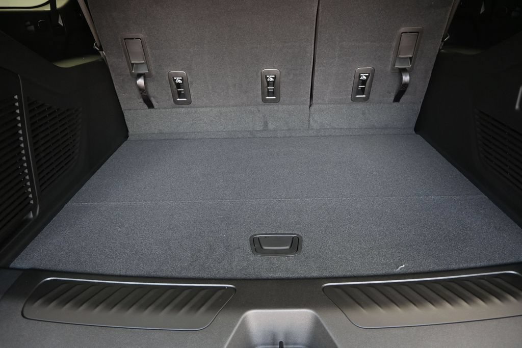 New 2026 Chevrolet Suburban LS RWD image 21