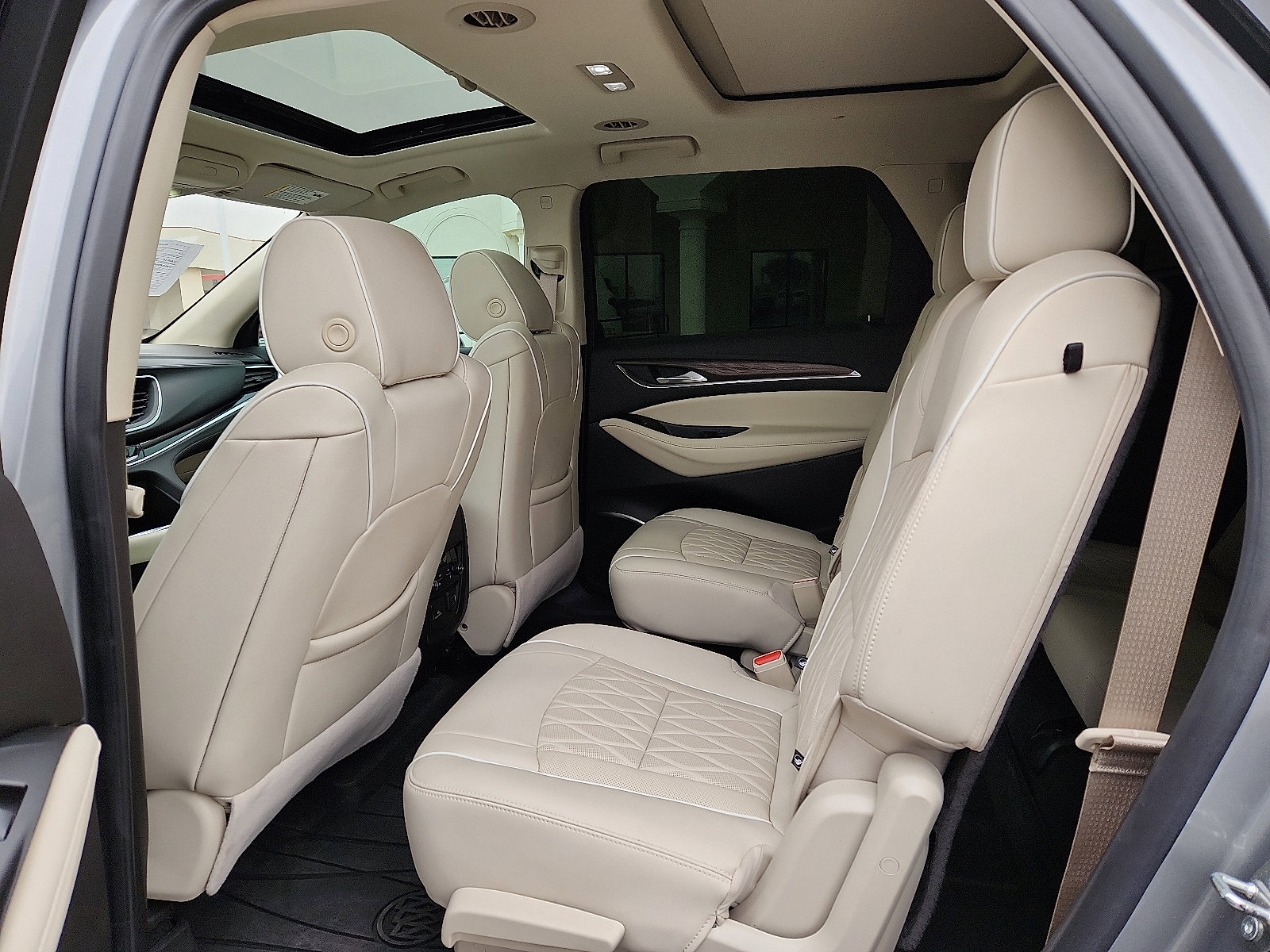 Used 2023 Buick Enclave Avenir w/ Avenir Technology Package AWD/4WD image 8