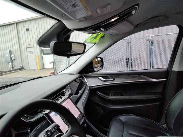 Used 2023 Jeep Grand Cherokee L Limited w/ Luxury Tech Group II image 24