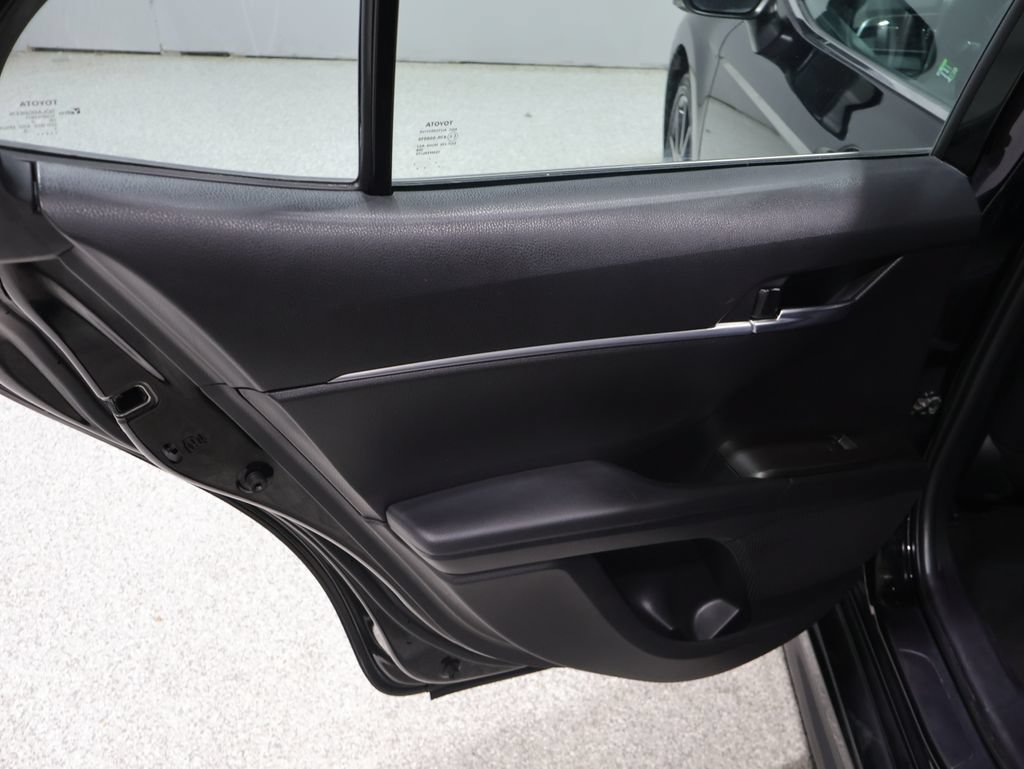 Used 2023 Toyota Camry SE FWD image 18