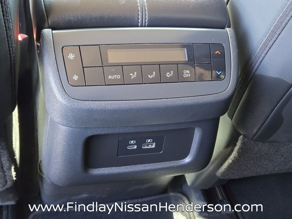 Used 2025 Nissan Pathfinder SL image 12