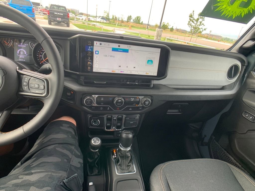 Used 2024 Jeep Gladiator Sport image 19