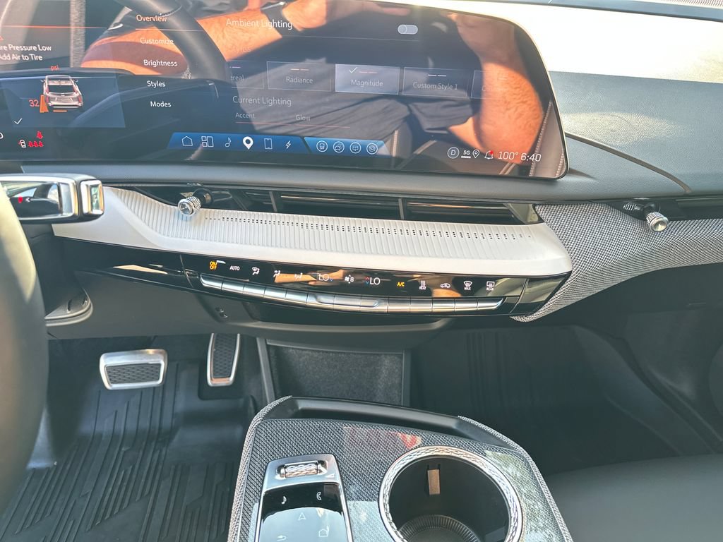 Certified 2025 Cadillac Optiq Sport 1 w/ LPO, Floor Liner Package AWD/4WD image 28