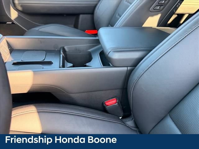 Used 2025 Hyundai Santa Fe Calligraphy image 14