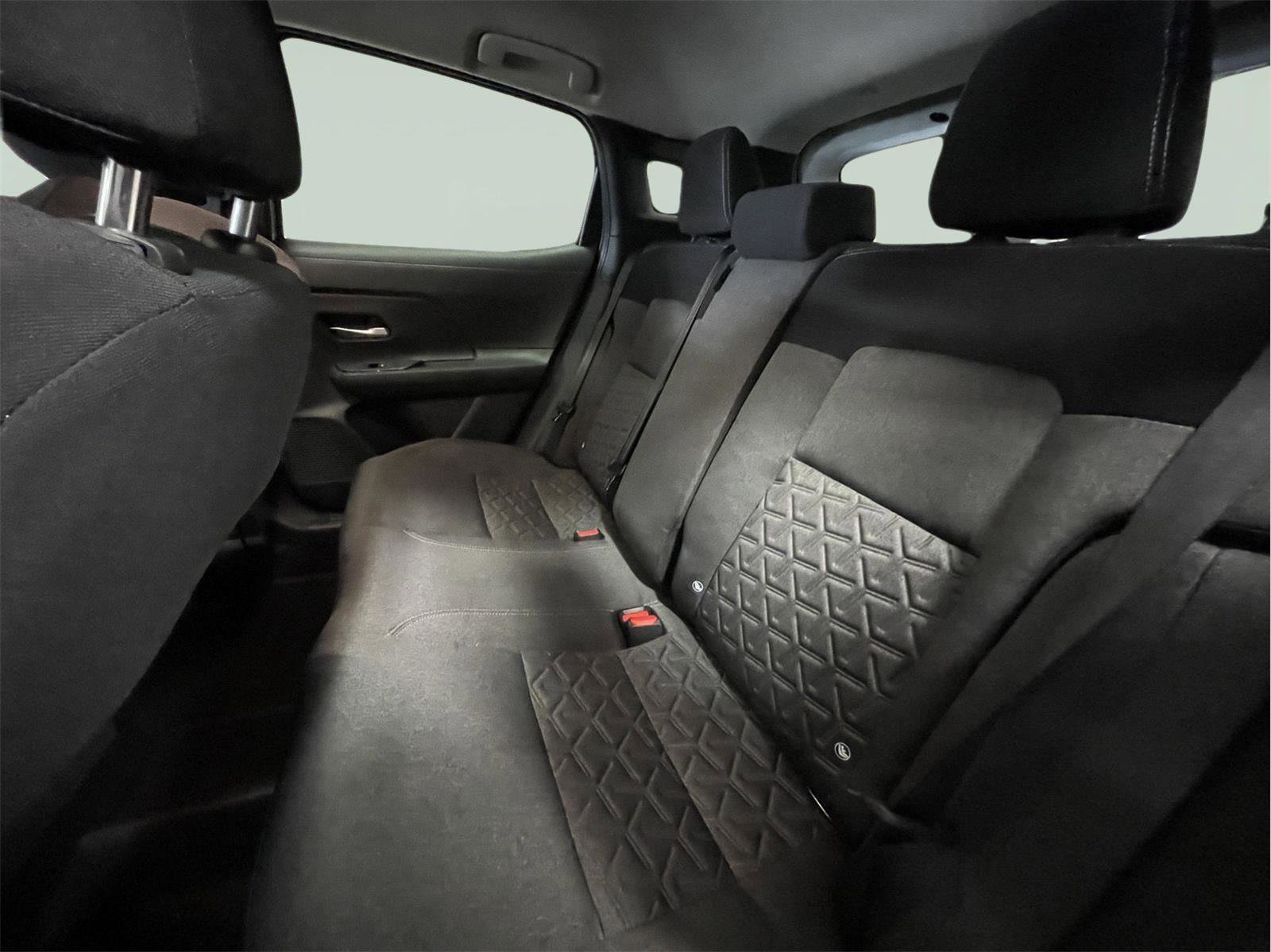 Used 2025 Nissan Kicks SV image 15