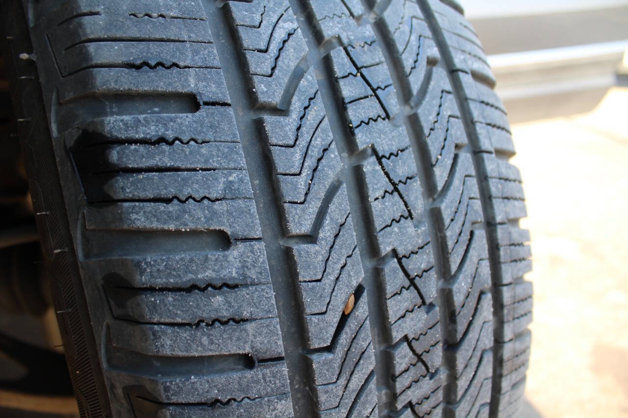 Used 2015 Ford Explorer XLT w/ Equipment Group 202B image 18