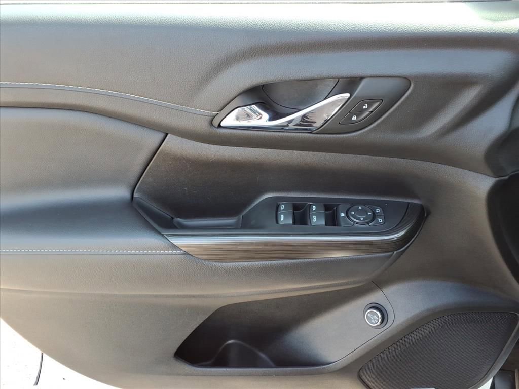 Used 2023 GMC Acadia SLT image 16