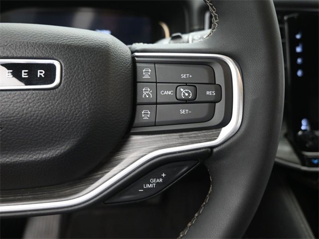 Used 2024 Jeep Wagoneer L Series II w/ Flexible Seating Group image 33