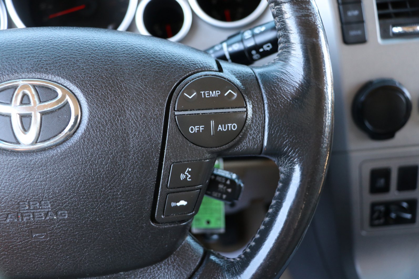Used 2010 Toyota Sequoia Platinum RWD image 19