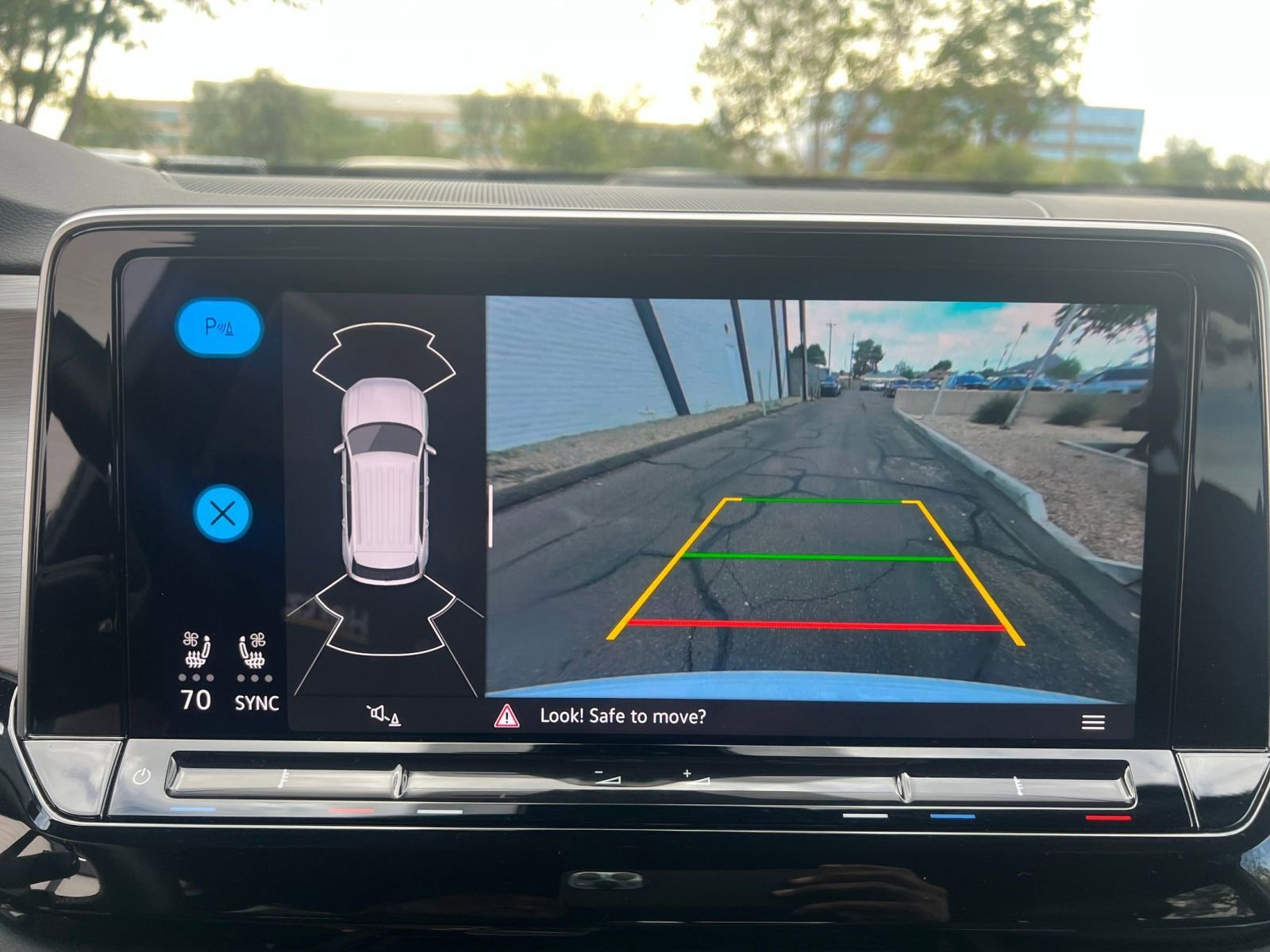 Used 2025 Volkswagen Atlas Cross Sport SE image 17