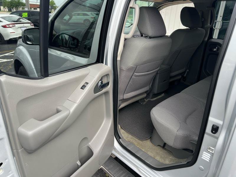 Used 2017 Nissan Frontier SV w/ SV Value Truck Package RWD image 11