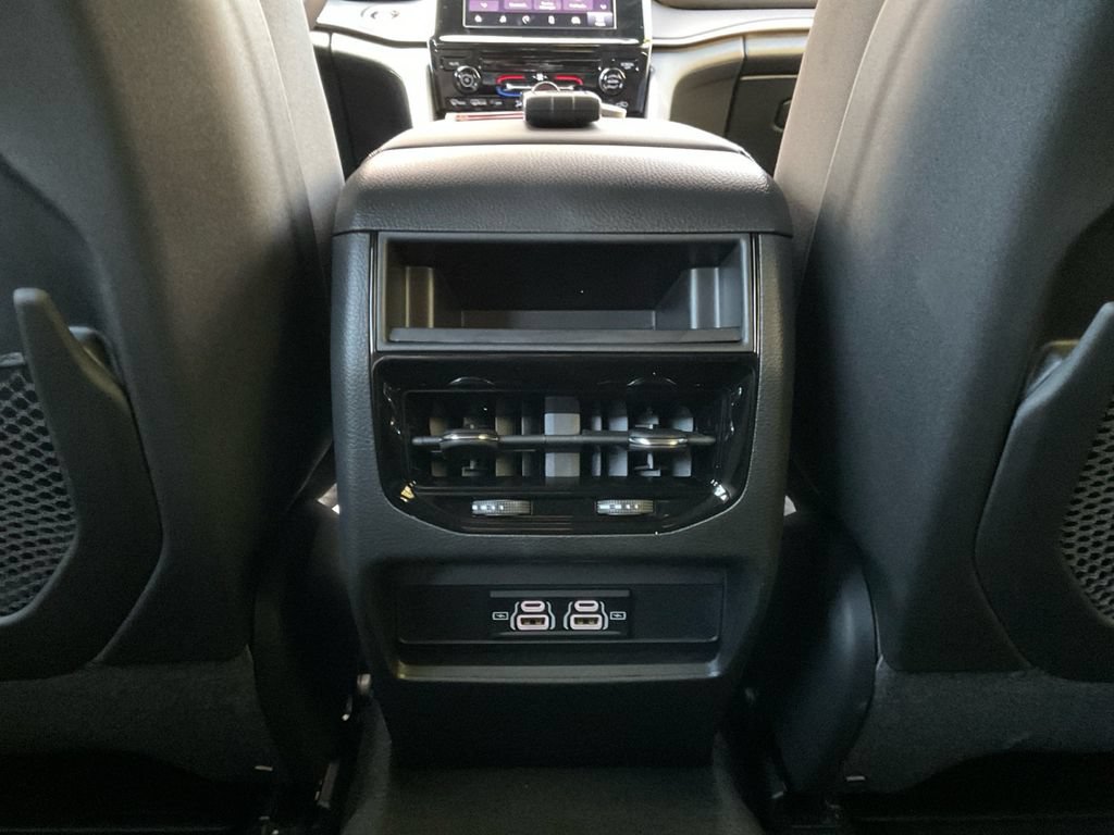 Used 2025 Jeep Grand Cherokee Laredo RWD image 22