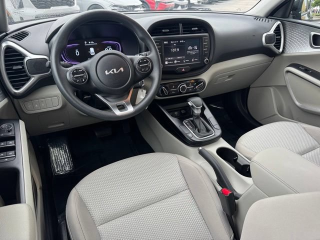 Certified 2025 Kia Soul LX w/ LX Technology Package FWD image 11