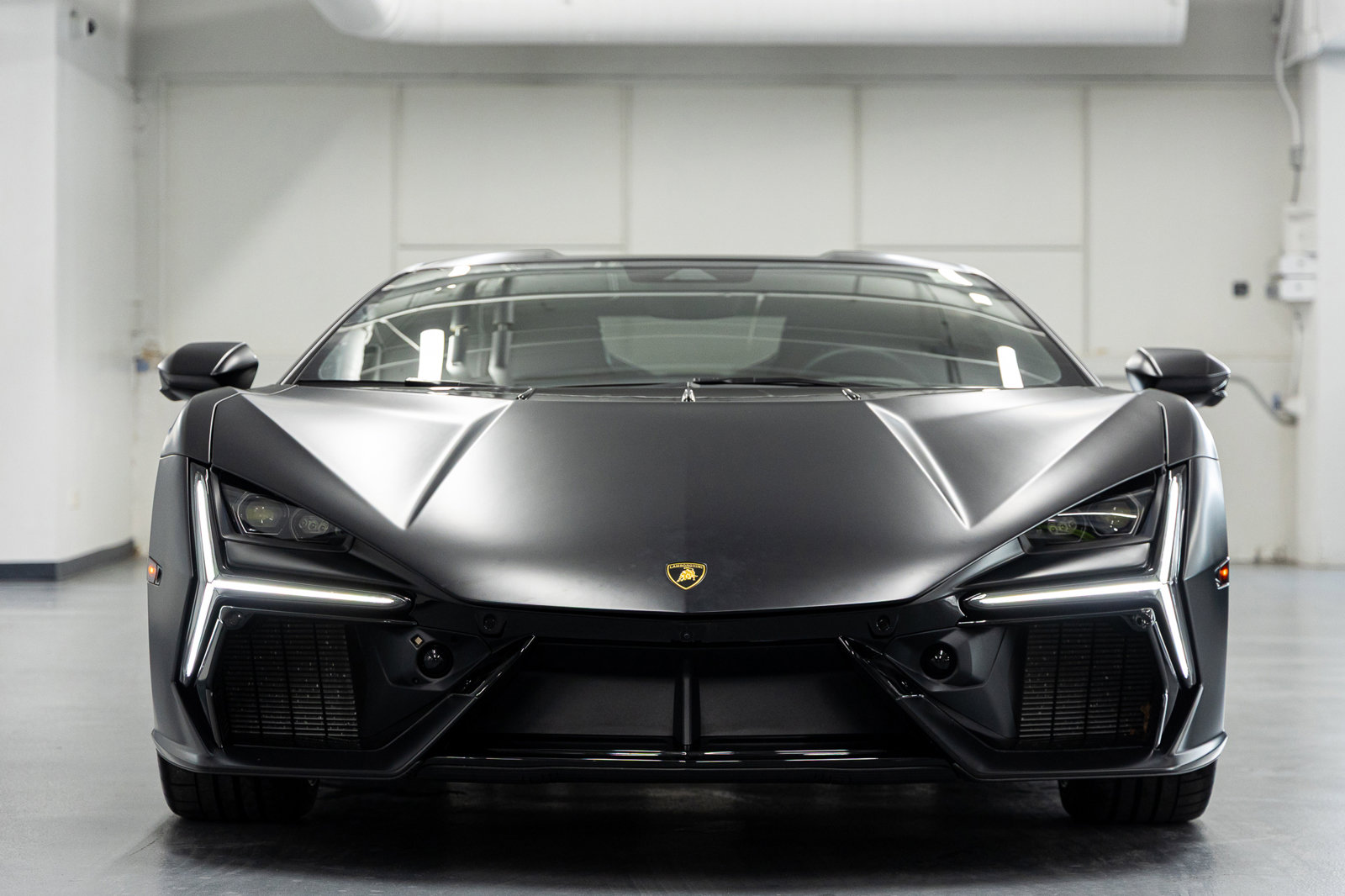 Used 2024 Lamborghini Revuelto image 13