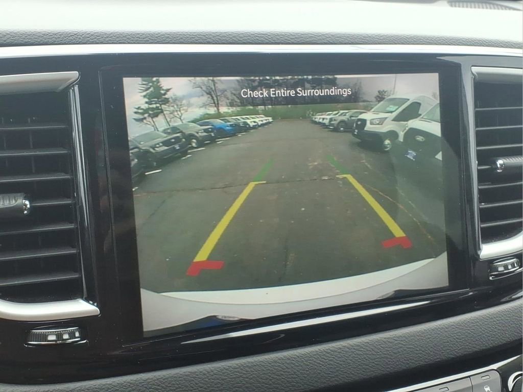 Used 2023 Chrysler Pacifica Touring-L FWD image 8