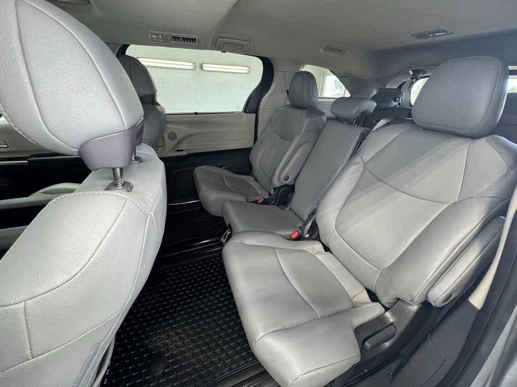 Used 2024 Toyota Sienna XLE FWD image 20