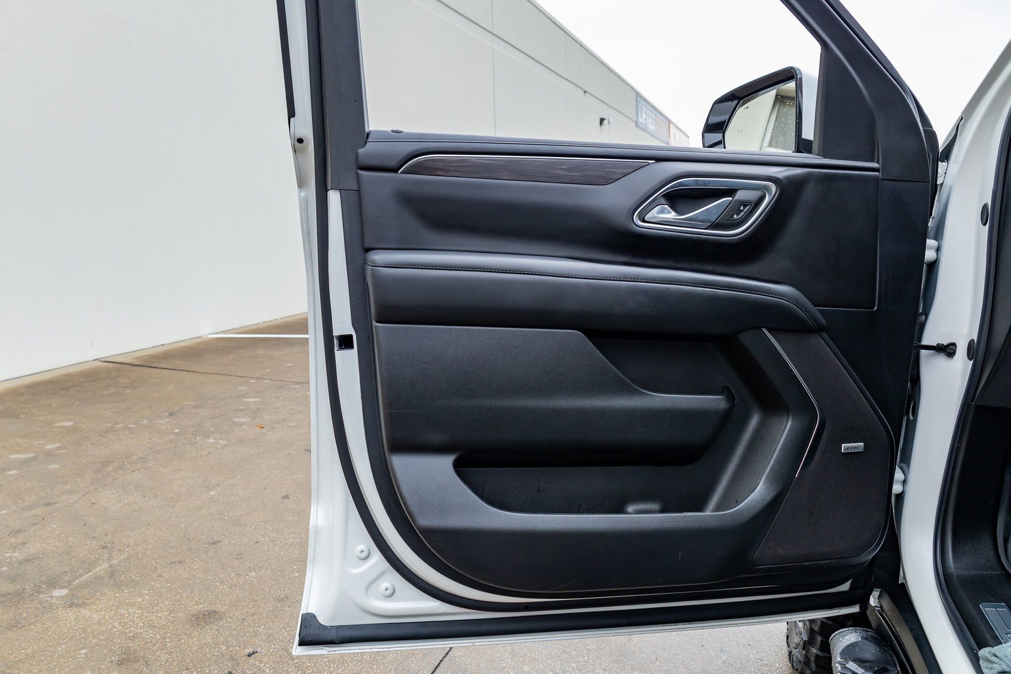 Used 2024 Chevrolet Tahoe Z71 w/ Luxury Package image 37