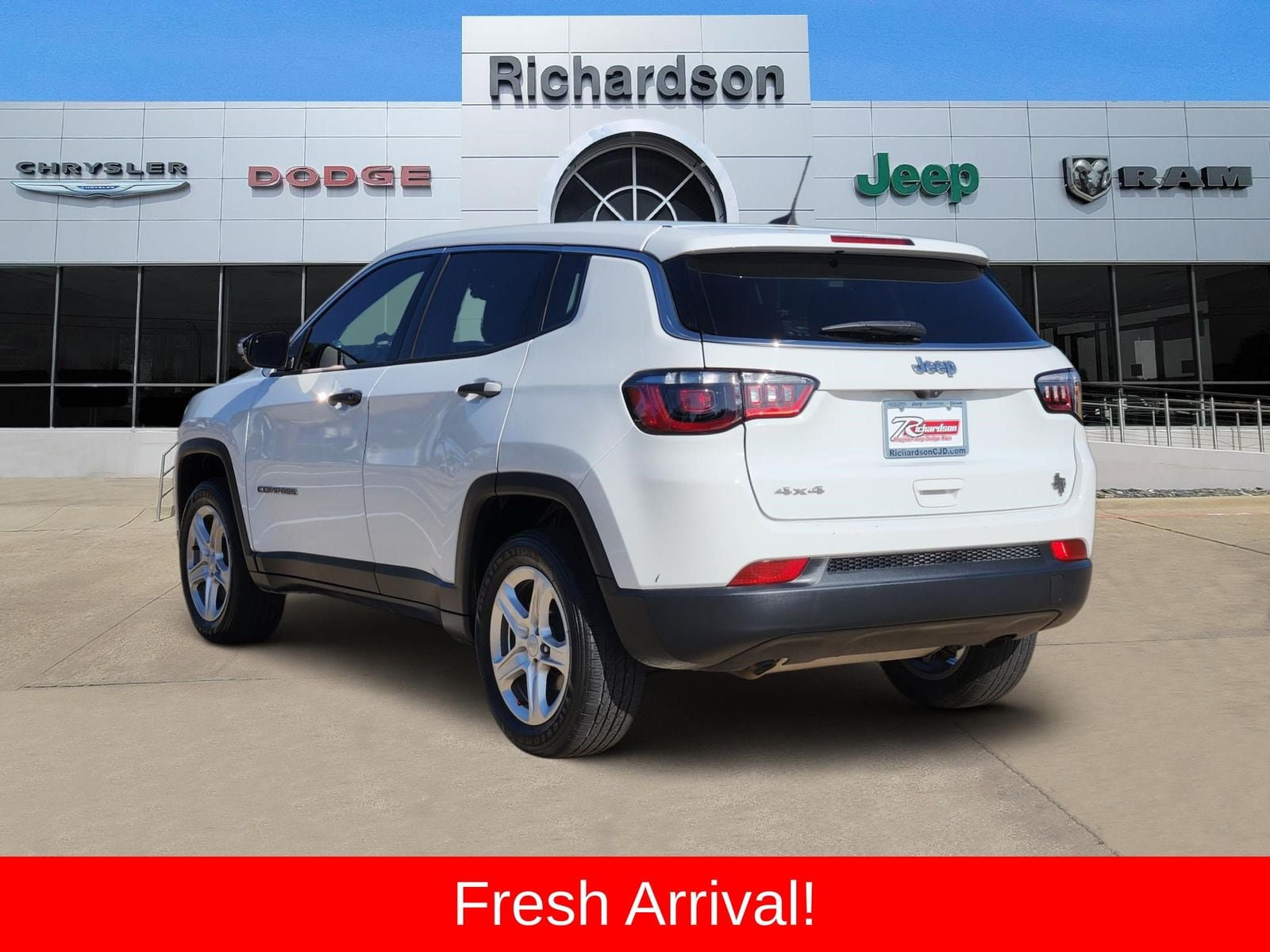 Used 2023 Jeep Compass Sport AWD/4WD image 3