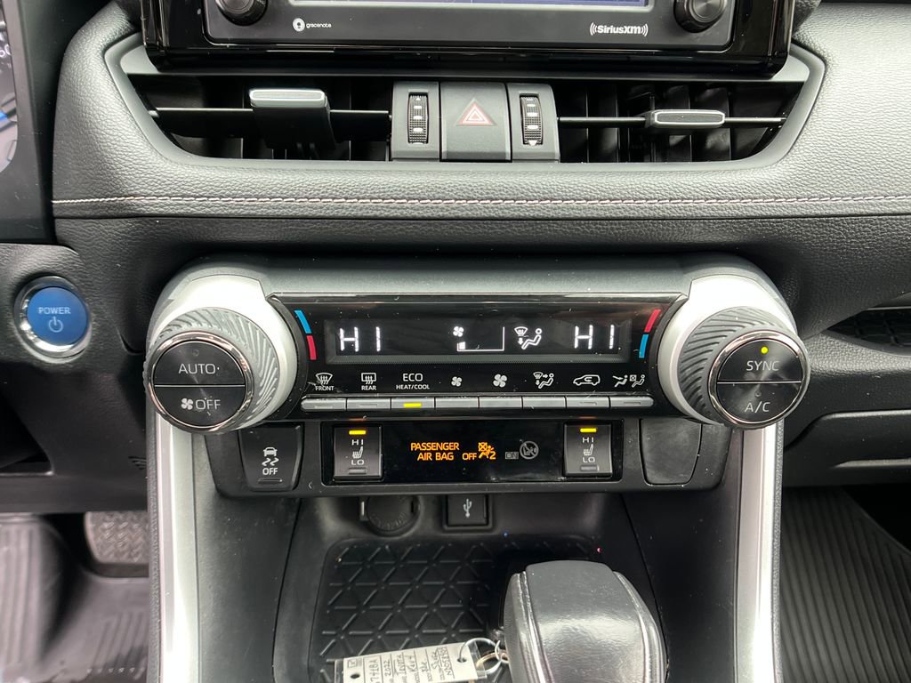 Used 2022 Toyota RAV4 XLE Premium image 17