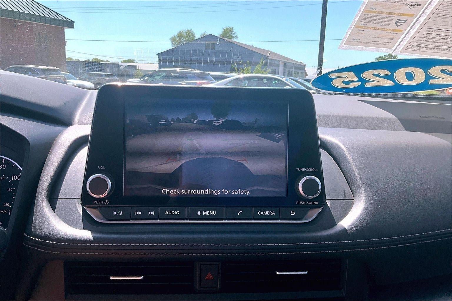 Used 2025 Nissan Rogue SV AWD/4WD image 14
