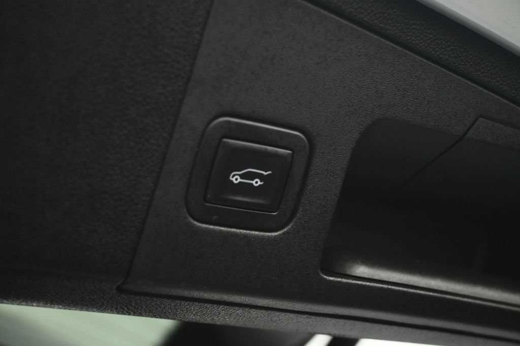 Used 2019 Cadillac XT4 Sport w/ Cold Weather Package FWD image 65