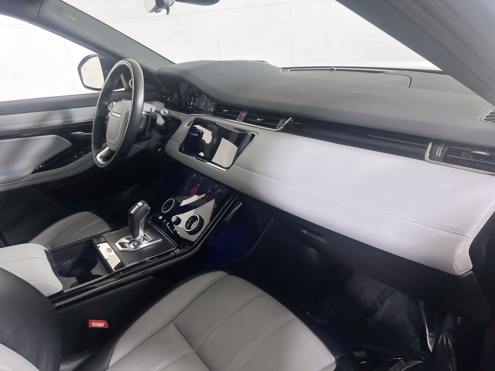 Used 2020 Land Rover Range Rover Evoque First Edition image 30
