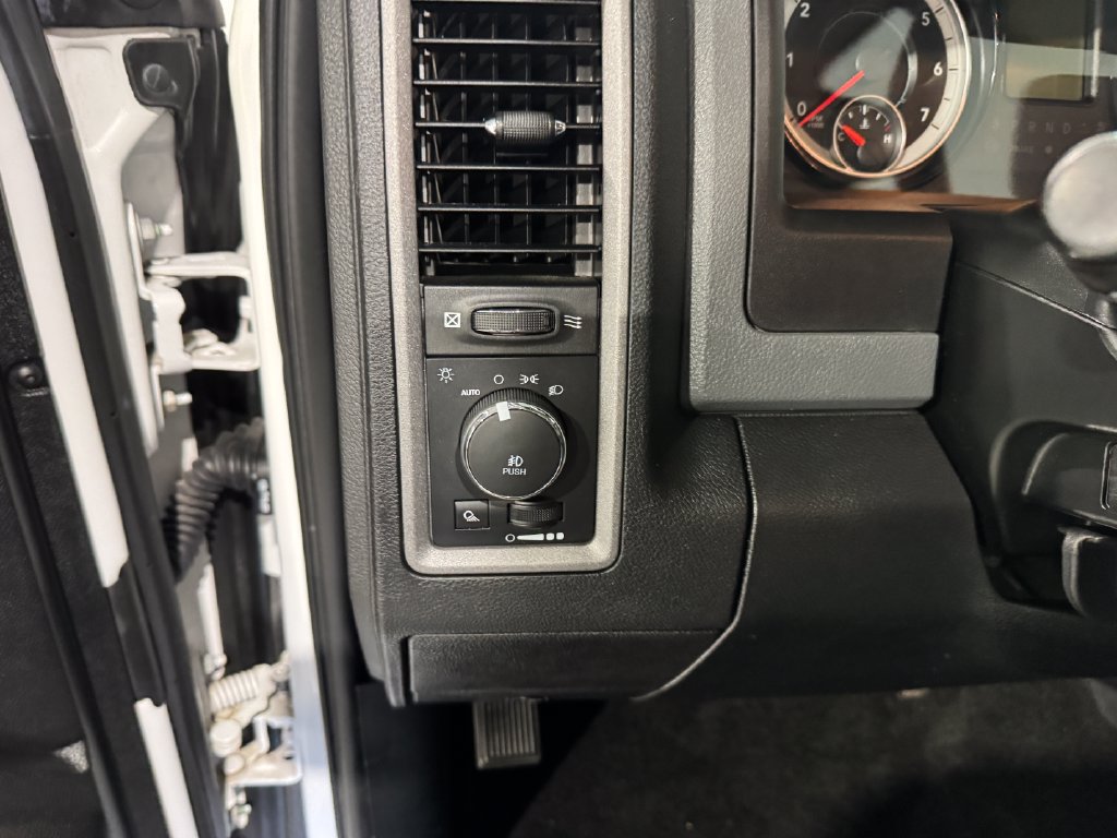Used 2018 RAM 1500 Express w/ Express Value Package AWD/4WD image 34