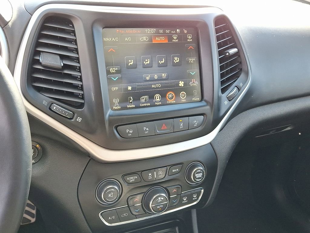 Used 2017 Jeep Cherokee Overland w/ Technology Group image 17