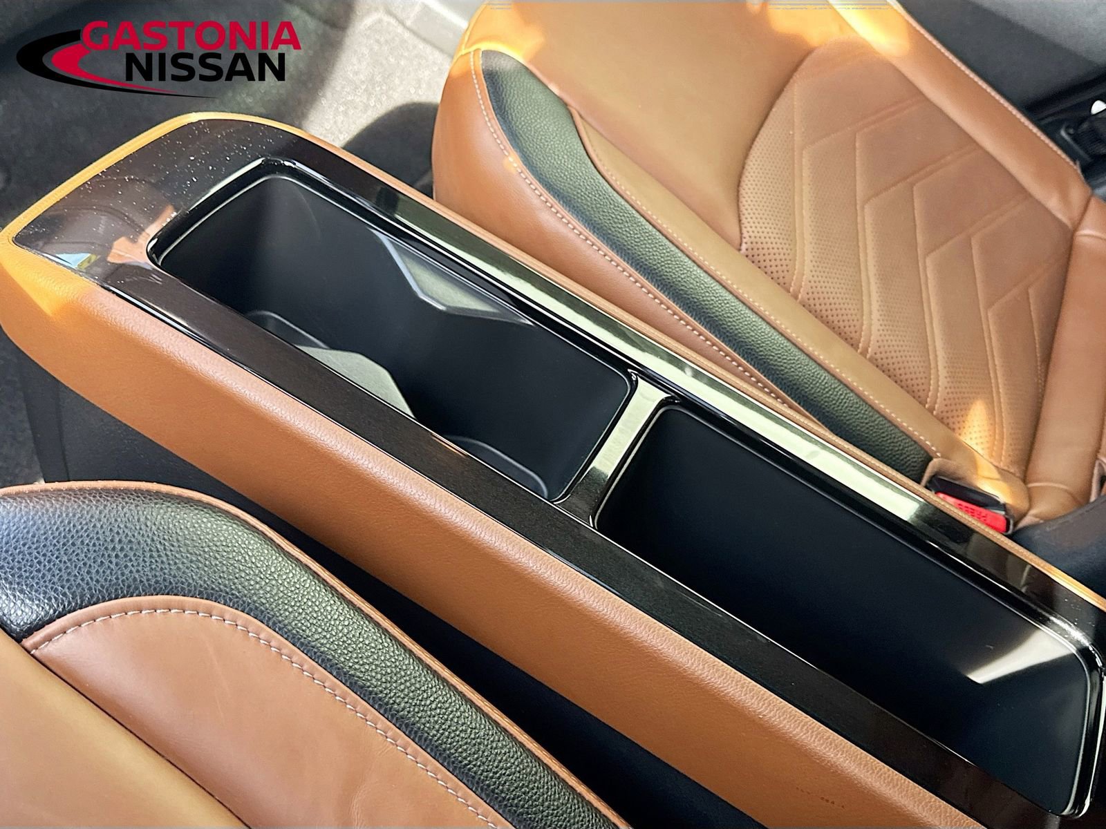 Used 2024 Nissan Pathfinder Platinum image 34