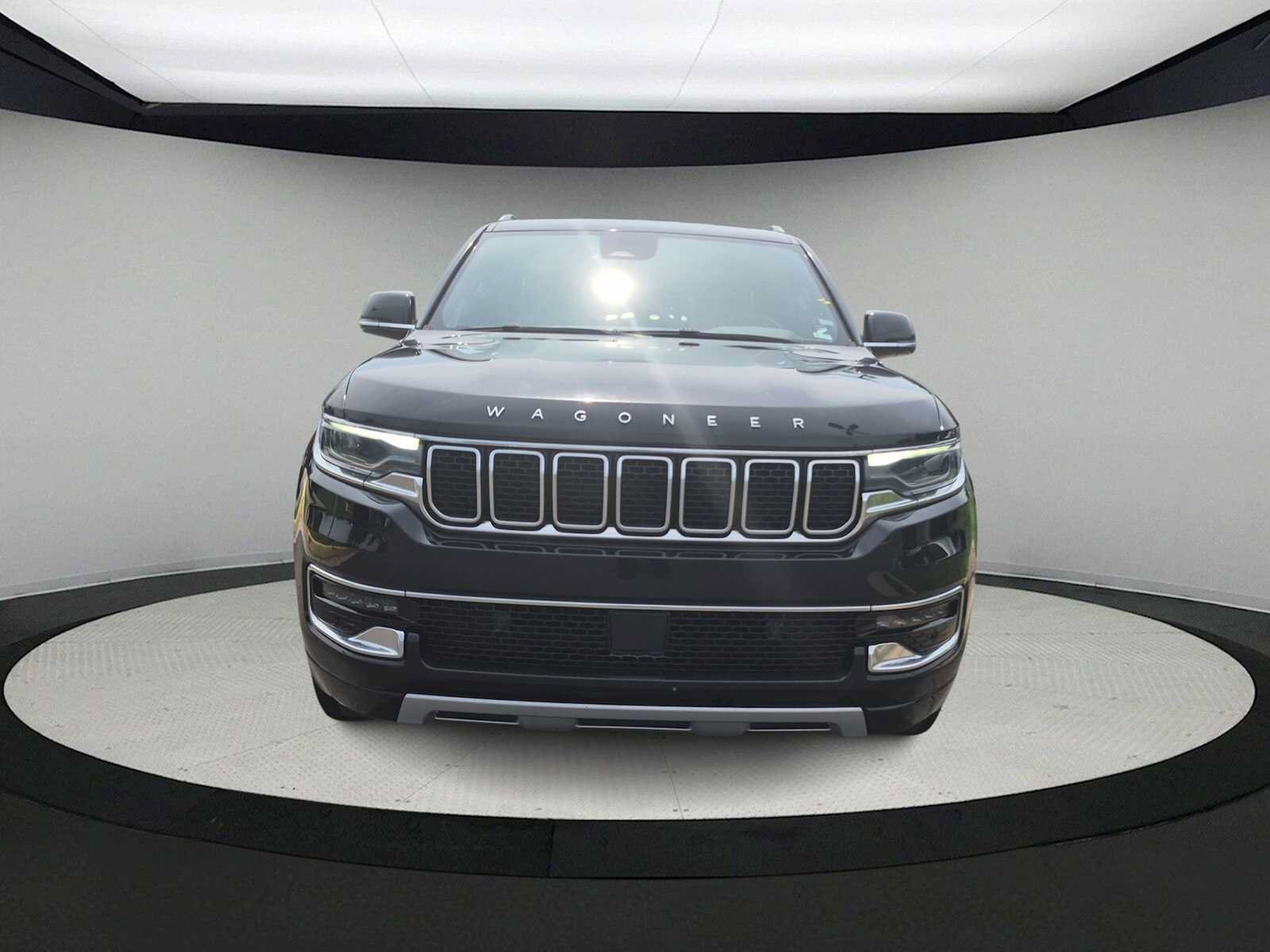 Used 2024 Jeep Wagoneer Series II w/ Flexible Seating Group AWD/4WD image 3