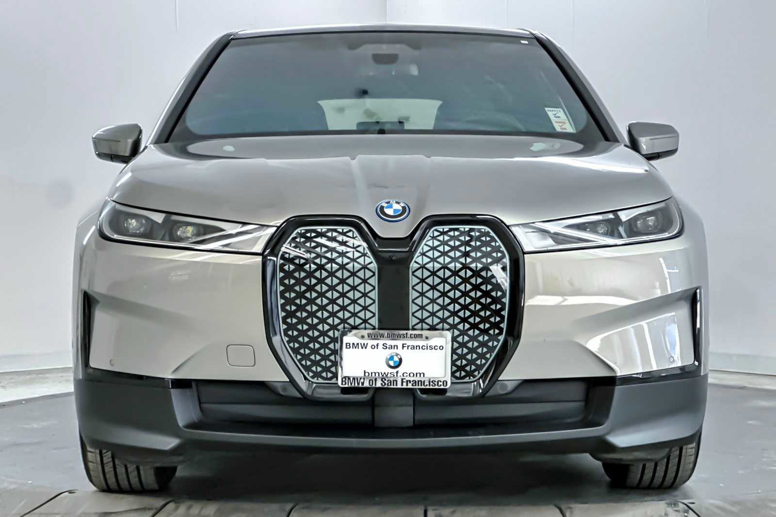 Used 2023 BMW iX xDrive50 w/ Premium Package image 10