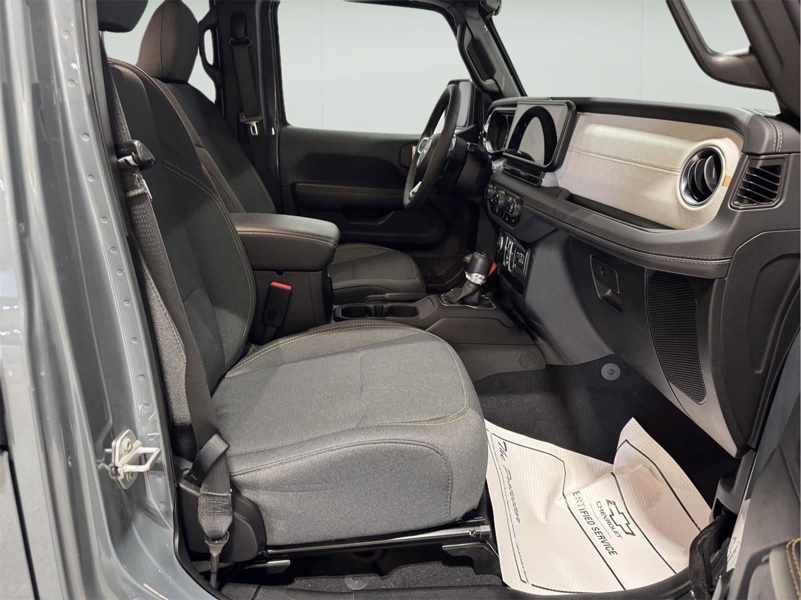 Used 2025 Jeep Wrangler Unlimited Sahara AWD/4WD image 13