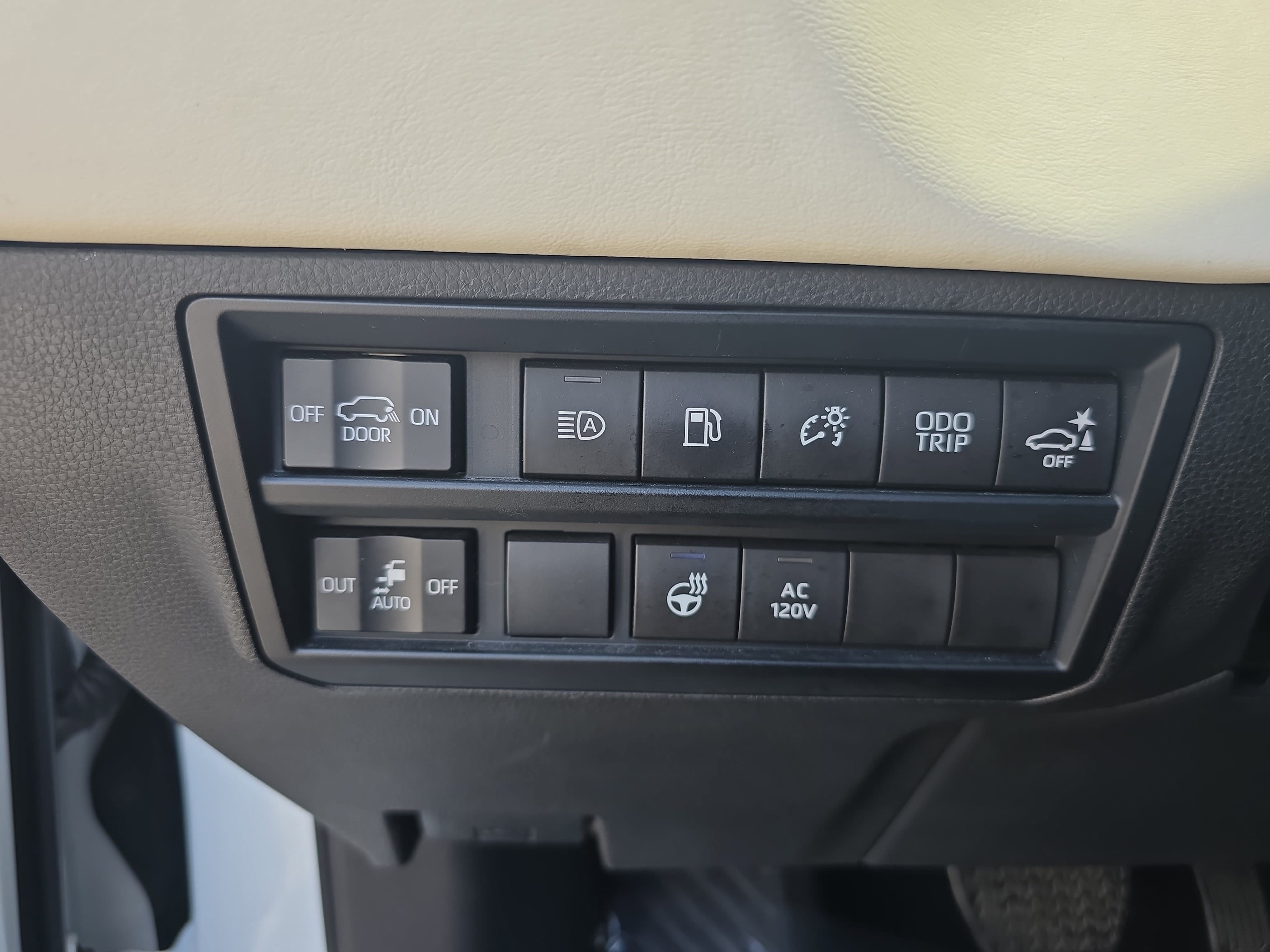 Used 2023 Toyota Sequoia Capstone AWD/4WD image 26