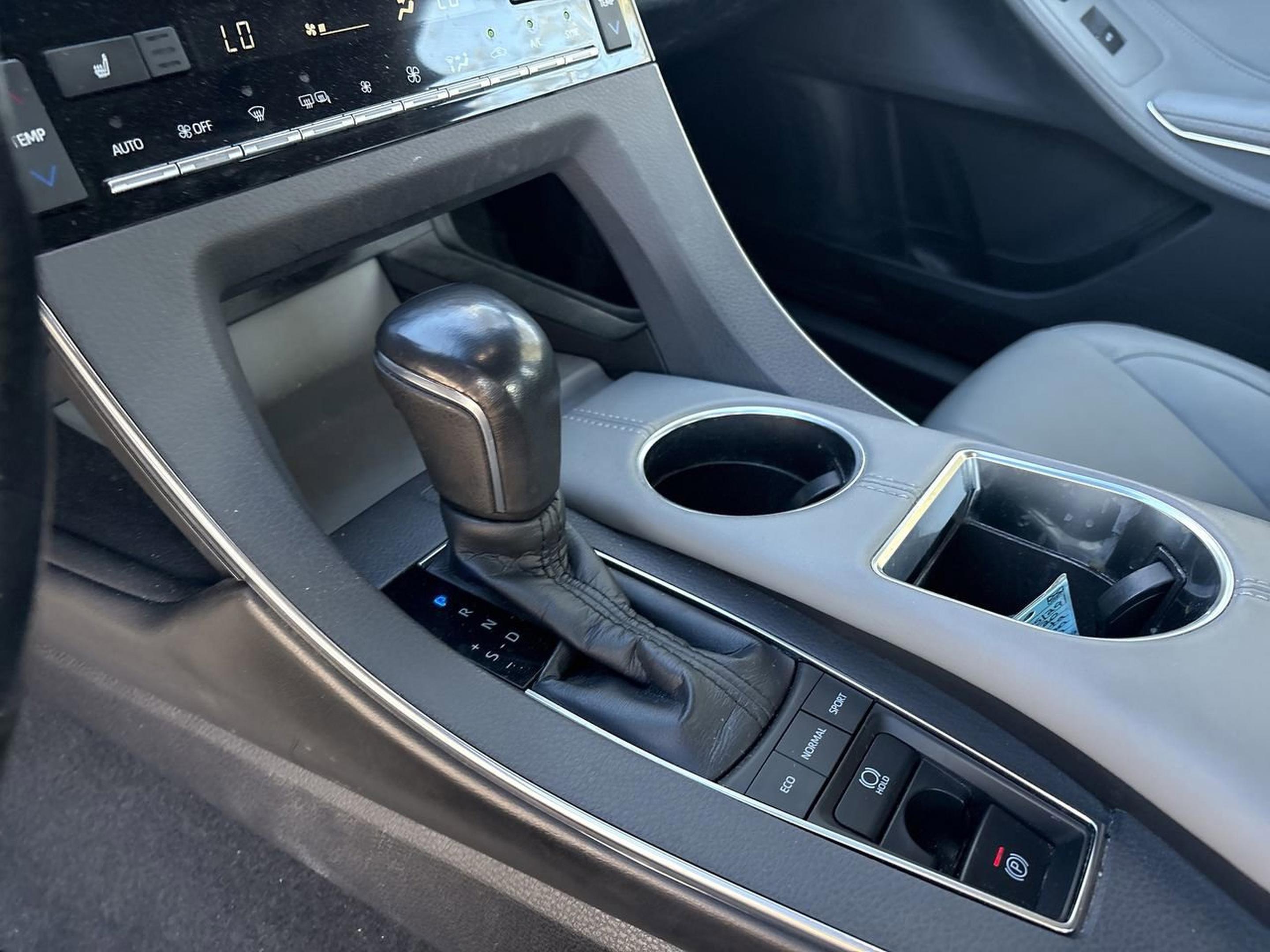 Used 2020 Toyota Avalon XLE w/ Moonroof Package image 17