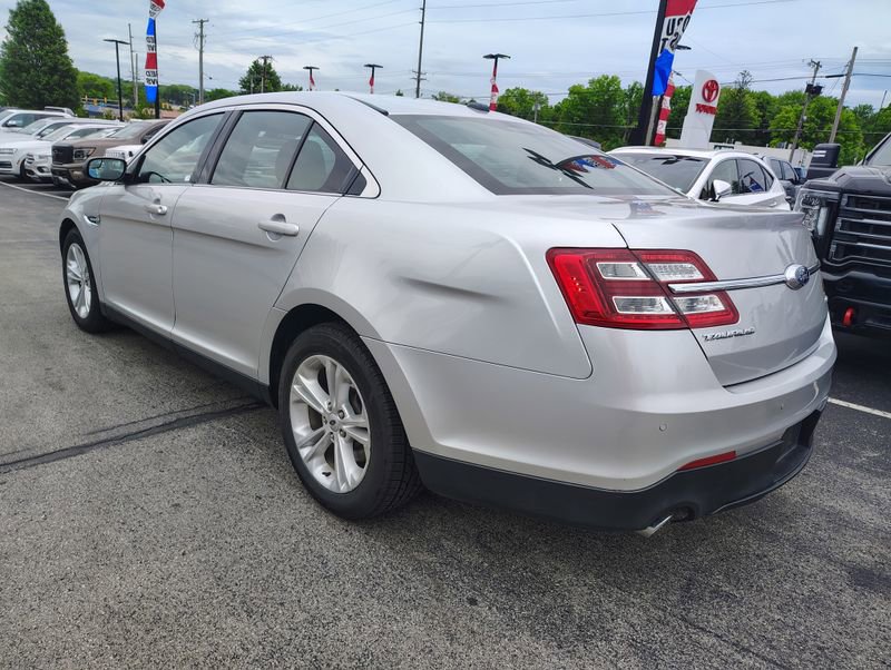 Used 2017 Ford Taurus SEL FWD image 6