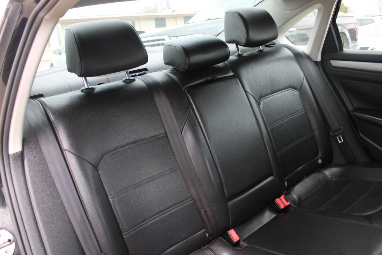 Used 2014 Volkswagen Passat 2.5 S image 11